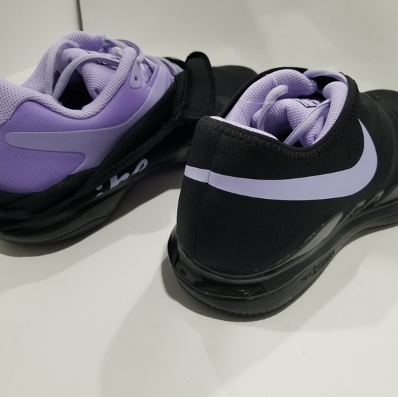 Nike Zoom Tennis Shoes - Picture 2 of 8